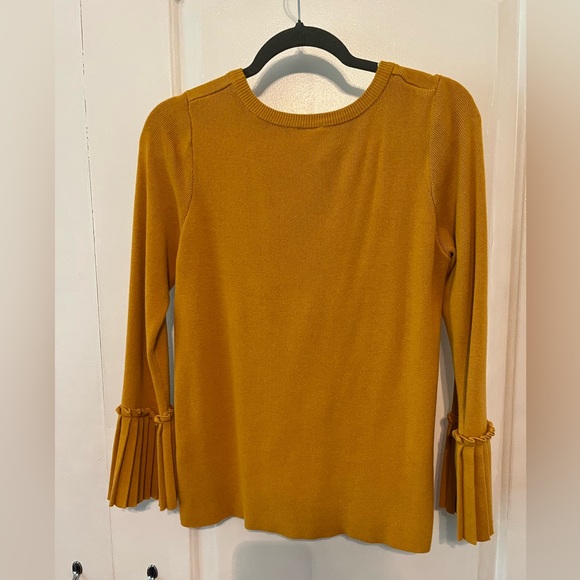 💛 NY Collection mustard color sweater. Gently used. Fits like a Medium. 💛 - Picture 5 of 7
